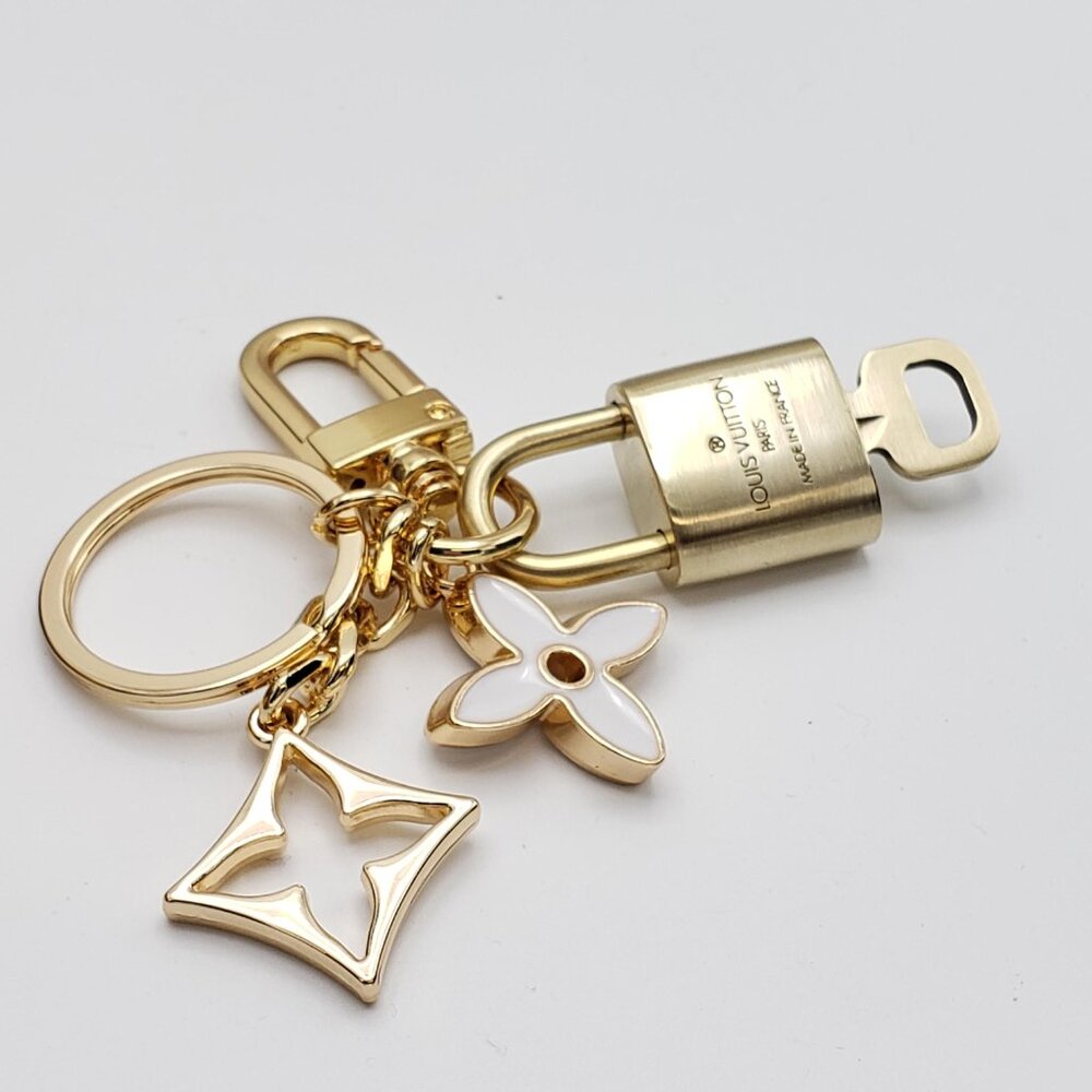 Authentic Louis Vuitton Gold Lock 🔒 Keychain Bag Unbranded Flower Charm LV - Picture 7 of 12